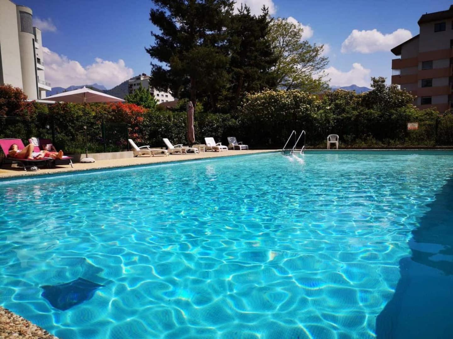 Mont Royal Balcon Et Piscine Apartment อานซี ภายนอก รูปภาพ