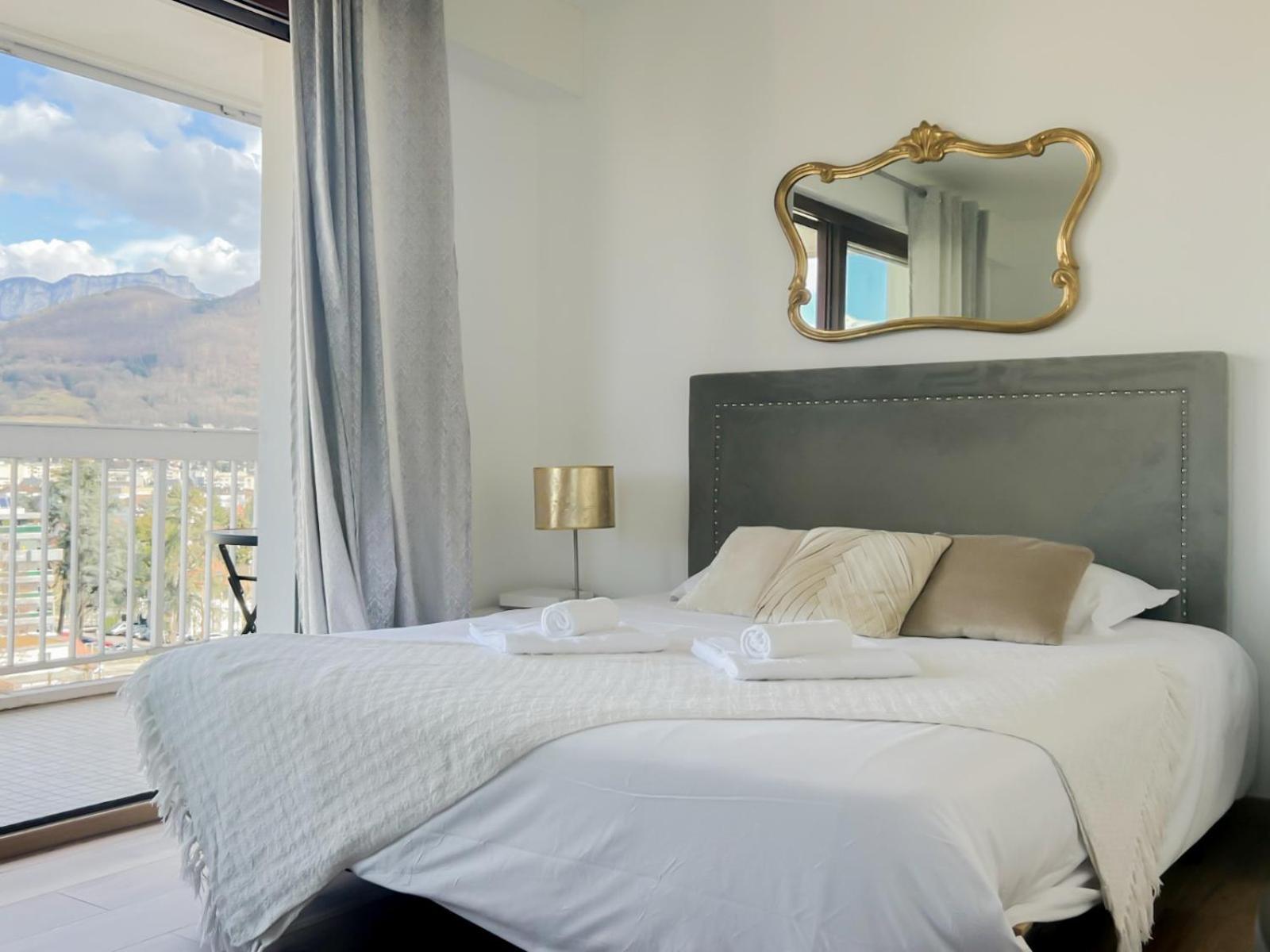 Mont Royal Balcon Et Piscine Apartment อานซี ภายนอก รูปภาพ
